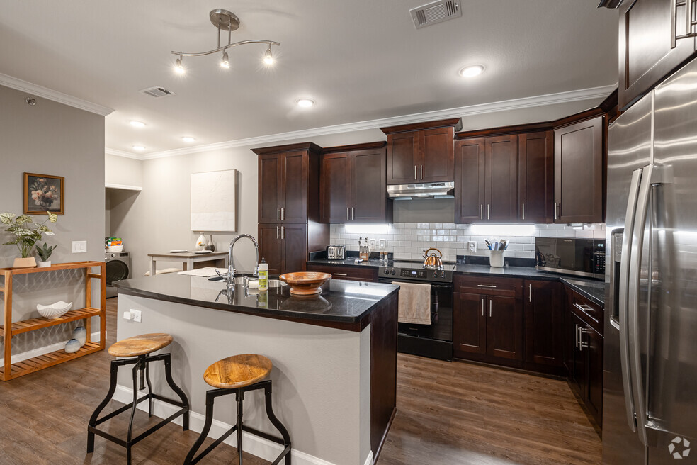 Fountaine Bleau Apartments 